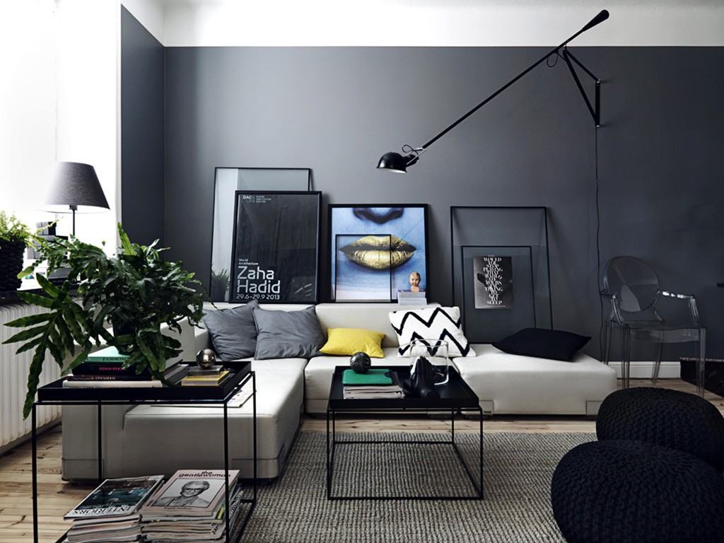 Cor das paredes em contraste ao cinza claro do sofá