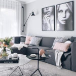 Ambiente com sofá cinza