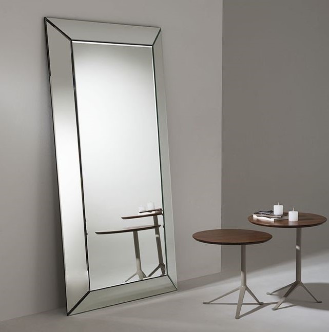 Inspiração do dia: Espelhos apoiados no chão!  Piso de espelho, Espelhos  vintage, Espelho quarto